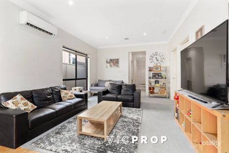 Property photo of 20 Alexandra Gardens Caroline Springs VIC 3023
