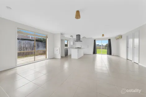 Property photo of 13 Darnley Drive Skye VIC 3977