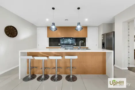 Property photo of 6 Serene Way Clyde North VIC 3978