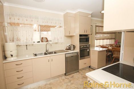 Property photo of 26 Oxley Circle Dubbo NSW 2830