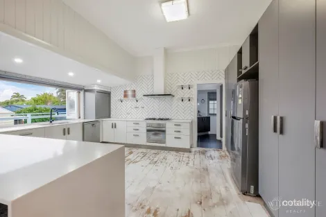 Property photo of 42 Hunter Street Walkervale QLD 4670