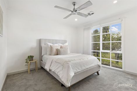 Property photo of 3 Burridge Close Mill Park VIC 3082