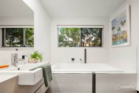 Property photo of 2 Health Place Murarrie QLD 4172