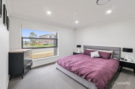 Property photo of 19 Dowie Drive Claymore NSW 2559