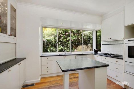 Property photo of 30 Pine Crescent Ringwood North VIC 3134
