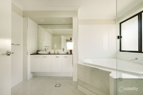 Property photo of 4 Lady Guinevere Circuit Murrumba Downs QLD 4503