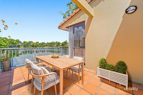 4/125 Santa Cruz Bvd, Clear Island Waters, QLD 4226
