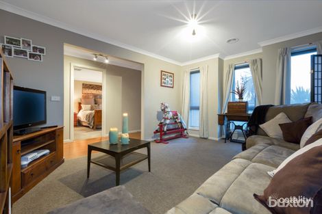 Property photo of 2 Lynrose Close Sebastopol VIC 3356