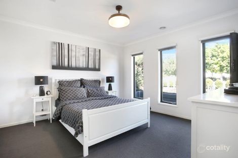 Property photo of 34 Sandarra Boulevard Sandhurst VIC 3977