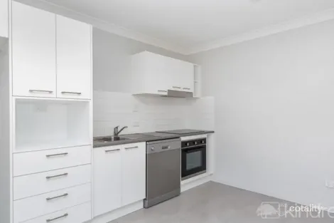 2/24 Awoonga Cres, Morayfield, QLD 4506