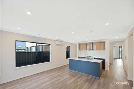 Property photo of 28 Lepperton Street Werribee VIC 3030
