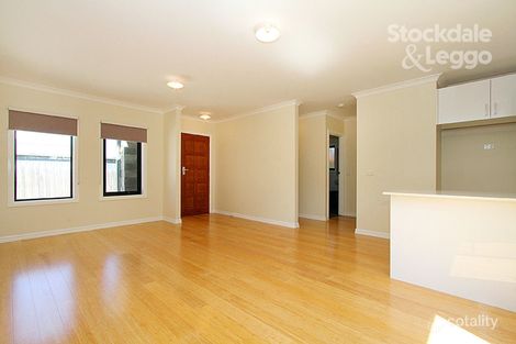 Property photo of 2/23 Dorrington Avenue Reservoir VIC 3073