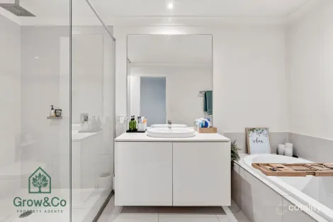 Property photo of 96 Hill Drive Pimpama QLD 4209