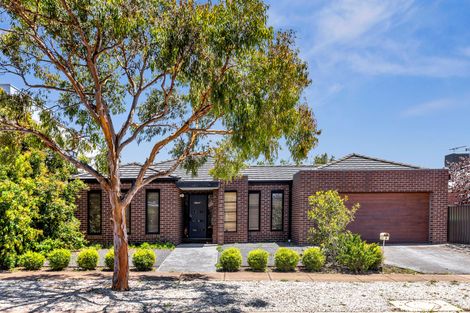 8 Whitlam Grn, Point Cook, VIC 3030