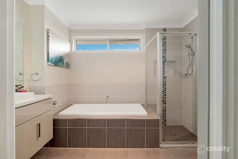 Property photo of 8 Pinnacle Ridge Glenmore Park NSW 2745