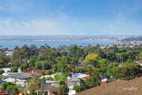 Property photo of 1 Hillbank Close Hamlyn Heights VIC 3215