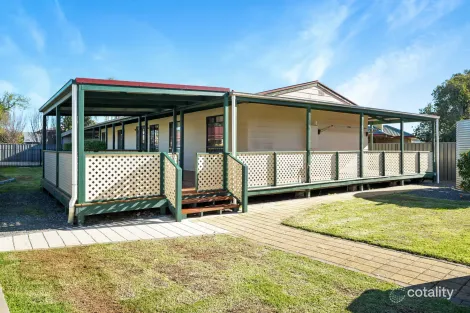 6 THE CRESCENT, NURIOOTPA, SA 5355