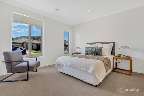 Property photo of 21 Mottlecah Circuit Craigieburn VIC 3064