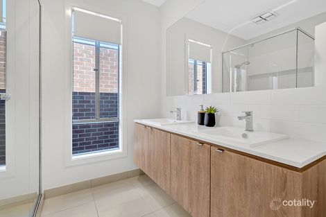 Property photo of 21 Mottlecah Circuit Craigieburn VIC 3064