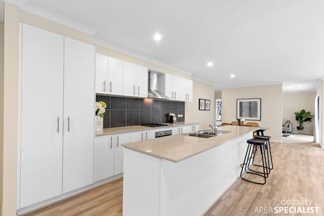 Property photo of 6 Bamburgh Street Werribee VIC 3030