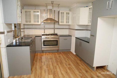 Property photo of 3 Taylor Close Leda WA 6170