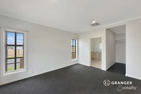 Property photo of 99 Crowlands Circuit Eynesbury VIC 3338
