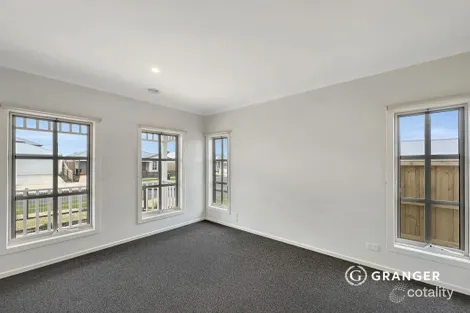 Property photo of 99 Crowlands Circuit Eynesbury VIC 3338