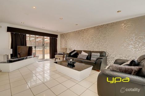 Property photo of 32 Ravenhill Boulevard Roxburgh Park VIC 3064