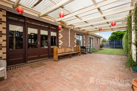 Property photo of 4 Glastonbury Circuit Point Cook VIC 3030