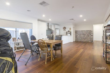 Property photo of 70 Karawarra Circuit Cranbourne North VIC 3977