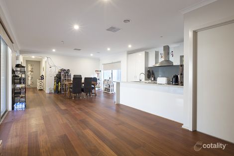 Property photo of 70 Karawarra Circuit Cranbourne North VIC 3977