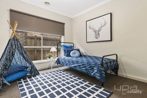 Property photo of 8 Citreus Circuit Brookfield VIC 3338