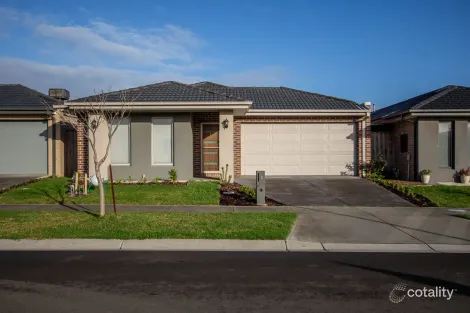 8 Rathberry Cct, Clyde North, VIC 3978