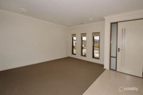 Property photo of 32 Silverstone Circuit Wollert VIC 3750