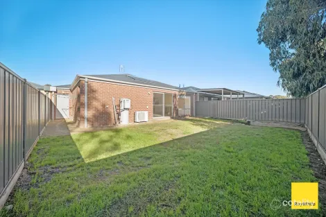 Property photo of 17 Bradfield Loop Strathfieldsaye VIC 3551