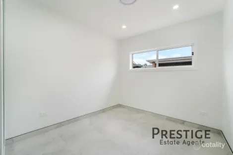 Property photo of 11 Seppelt Place Edensor Park NSW 2176