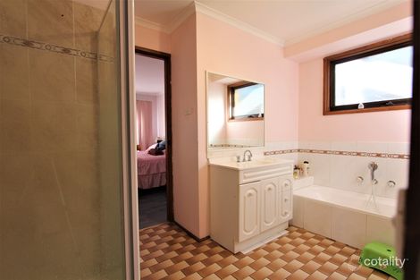 Property photo of 64 Gleneagles Drive Endeavour Hills VIC 3802