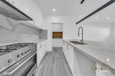 Property photo of 24 Lois Street St Albans VIC 3021