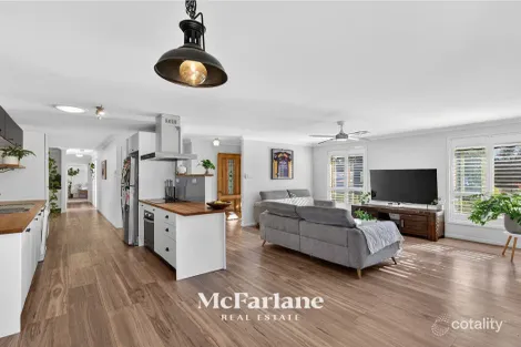 Property photo of 2 Cornus Circuit Cameron Park NSW 2285