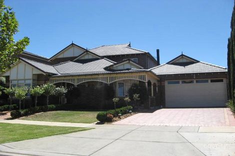 4 Landsbourgh Ave, Taylors Lakes, VIC 3038