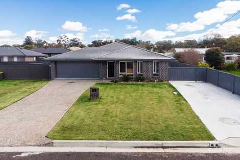 10 Chaffey St, Kootingal, NSW 2352