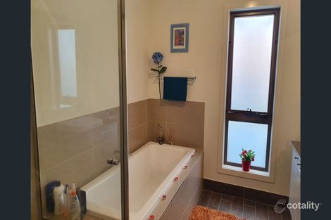 Property photo of 34 Carver Circuit Wollert VIC 3750