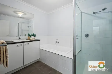 Property photo of 1 Pebblebeach Path Cranbourne VIC 3977