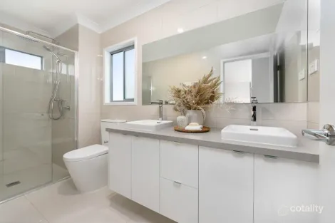 Property photo of 5 Bryna Parade Oxenford QLD 4210