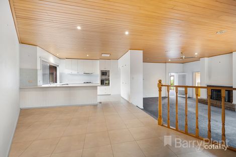 Property photo of 8 Lake View Court Ballarat North VIC 3350
