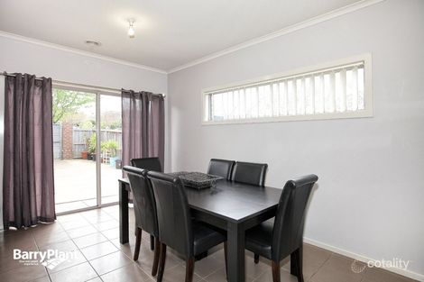Property photo of 16 Hoxton Crescent Craigieburn VIC 3064