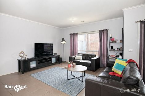 Property photo of 16 Hoxton Crescent Craigieburn VIC 3064