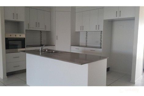 Property photo of 8 Ellenor Street Mount Low QLD 4818