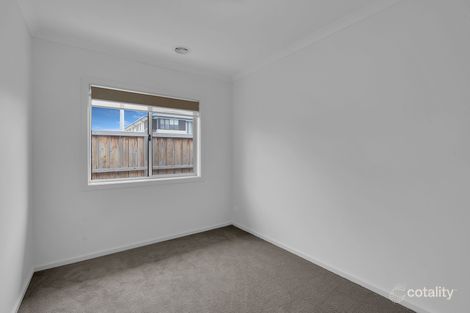 Property photo of 15 Heggart Crescent Officer South VIC 3809