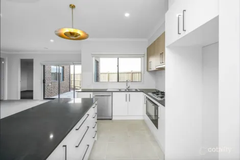 Property photo of 2 Tartan Drive Clyde North VIC 3978